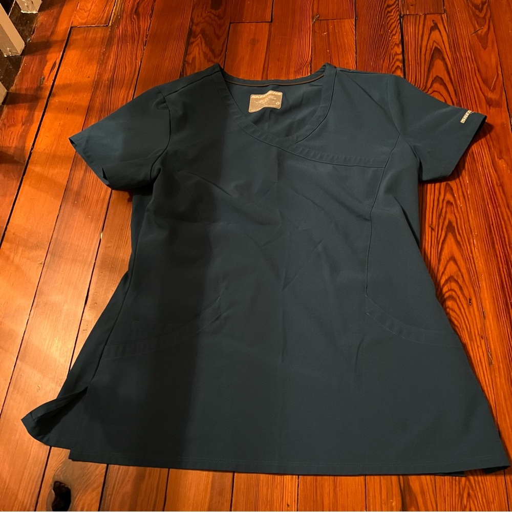Reliance 3-Pocket Crossover V-Neck Scrub Top
